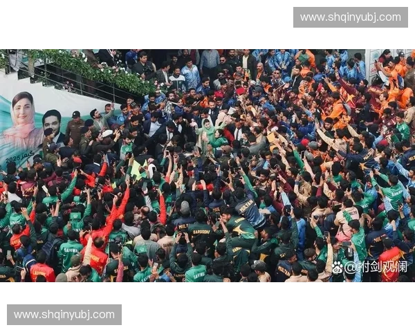 巴塞罗那足球队再创辉煌谱写绿茵传奇引全球球迷热烈追捧